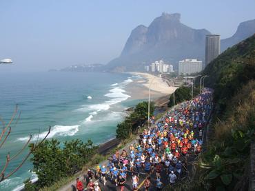 A 15ª edição da Meia Maratona do Rio de Janeiro segue com inscrições abertas. Os interessados têm até 17 agosto, quatro dias antes da maior e melhor corrida do gênero no Brasil, para garantir vaga/ Foto: Marcos Viana Pinguim